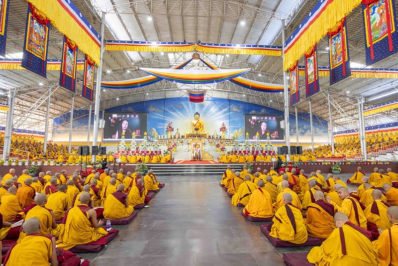 གནས་མཆོག་རྡོ་རྗེ་གདན་དུ་རྒྱལ་ཡོངས་བཀའ་བརྒྱུད་སྨོན་ཆེན་མོ་ཐེངས ༣༩ པའི་དངོས་གཞི་དབུ་ཚུགས་པ། 