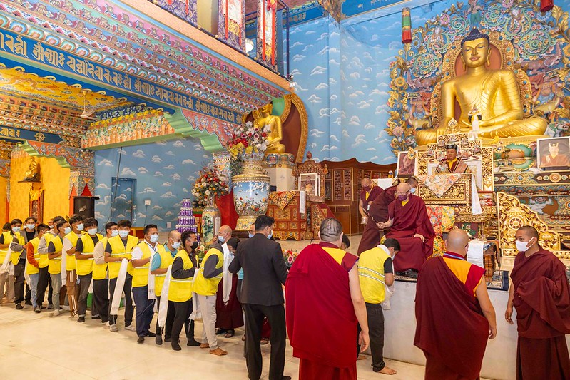 ༧སྐྱབས་མགོན་རྒྱལ་བའི་རྒྱལ་ཚབ་དྲུང་གཽ་ཤྲི་ཆེན་པོས་བཀའ་བརྒྱུད་སྨོན་ལམ་ཚོགས་མི་དང་བླངས་པ་རྣམས་ལ་བསྩལ་བའི་བཀའ་སློབ་རགས་བསྡུས། 